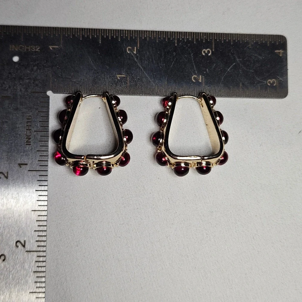 U-Shape Huggie Hoop Earrings Womens OS Red Gold Tone Cabochon Vintage